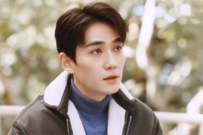 米兰体育-中国女排集体观看老比赛视频复盘，中国女排集锦